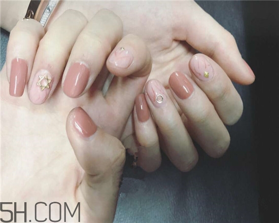 手指粗適合做什么美甲？美甲簡單大方新款圖片