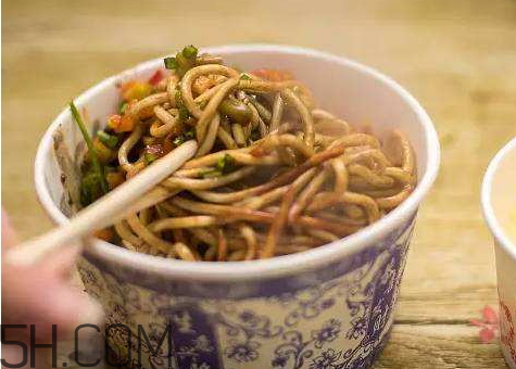 一碗熱干面的熱量是多少 一碗熱干面的成本是多少 一碗熱干面的熱量是多少 一碗熱干面的成本是多少