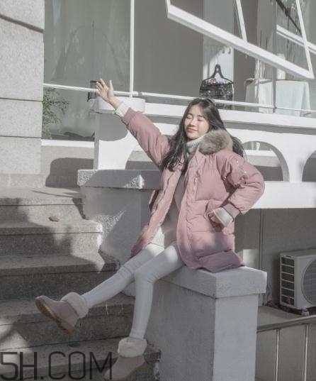 冬天穿白色褲子好看嗎？冬天白色褲子搭配圖片