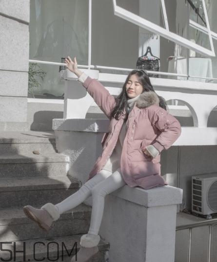 冬天白色褲子配什么鞋？冬天白色褲子搭配鞋子圖片