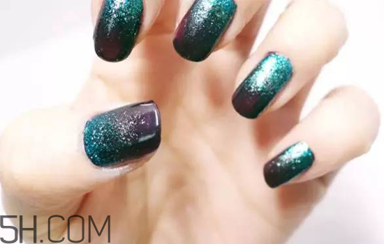 粉色漸變美甲怎么做？皮膚黑適合什么顏色的指甲油？