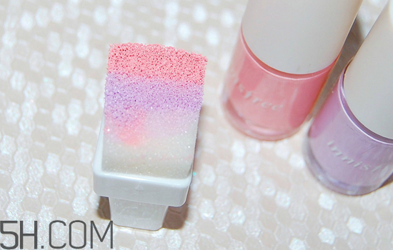 粉色漸變美甲怎么做？皮膚黑適合什么顏色的指甲油？