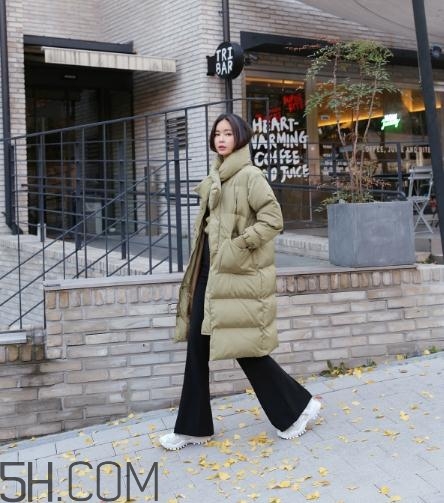 喇叭褲搭配羽絨服好看嗎？喇叭褲搭配羽絨服圖片