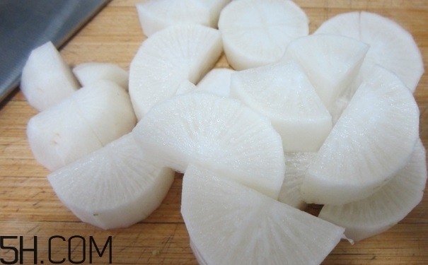 吃白蘿卜有哪些益處？白蘿卜的養(yǎng)生功效有哪些？