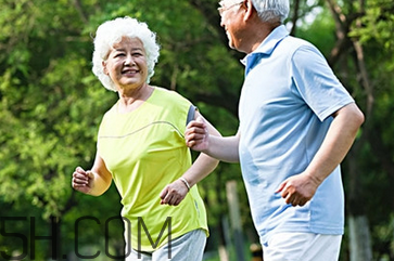 跑步機(jī)適合老年人嗎？老年人跑步有什么好處呢？