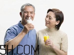 老人缺鈣有什么害處？老人如何補鈣？
