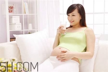 成人為什么也要喝奶粉？成人喝奶粉的好處有哪些？