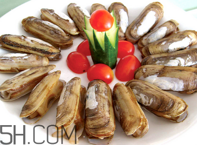 蟶子里面的黑色能吃嗎？蟶子為什么一撒鹽就出來(lái)？