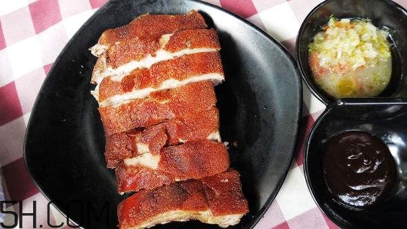 脆皮烤豬用什么設(shè)備好？中國(guó)最出名的脆皮烤豬在哪里？