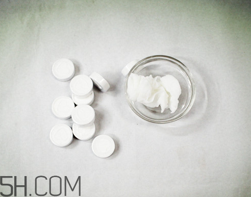 怎樣判斷壓縮面膜有熒光劑？壓縮面膜用酸奶怎么泡？