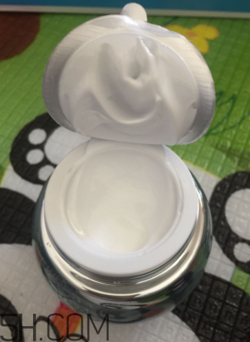 歐詩漫珍珠水光素顏霜含激素嗎？歐詩漫珍珠素顏霜刺激嗎