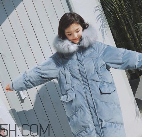 羽絨服面料錦綸和聚酯纖維哪個(gè)好？羽絨服軟的好還是硬的好？