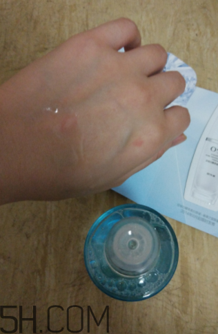 歐詩漫水氧瞬透水是爽膚水嗎？歐詩漫水氧瞬透水怎么用