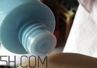 歐詩漫智慧水油不油？歐詩漫智慧水適合油皮嗎