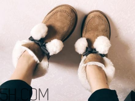 ugg雪地靴要穿襪子嗎？ugg是光腳穿嗎？