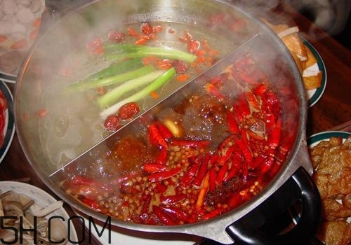 喉嚨有異物是食道癌嗎？如何預(yù)防食道癌？