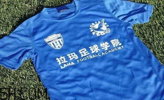 踢足球有哪些技巧？踢足球有哪些注意事項？