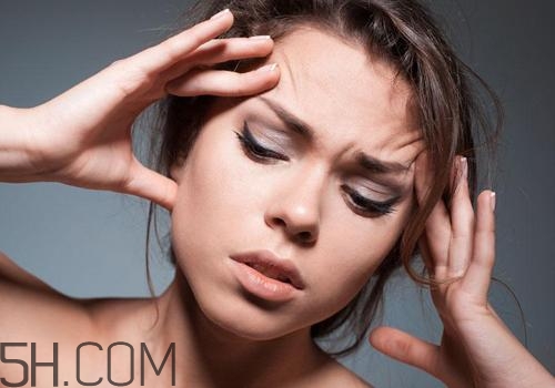 月經(jīng)前頭疼是怎么回事？月經(jīng)前有頭疼的癥狀嗎？