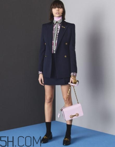 versace2018早秋服裝系列好看嗎_有哪些款式？