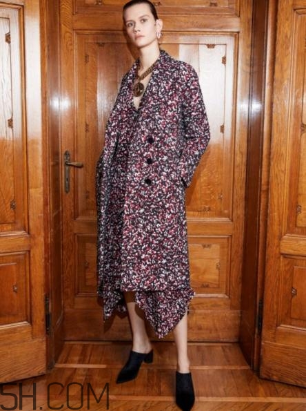 roberto cavalli2018早秋服裝系列好看嗎_有哪些款式？