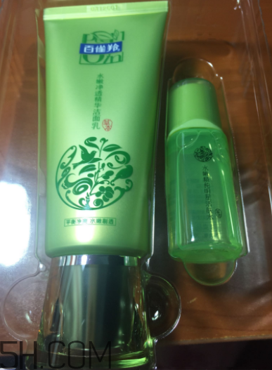 百雀羚泡沫潔面乳洗后緊繃嗎？適合干皮嗎？