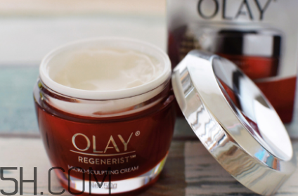 olay大紅瓶面霜適合白天用嗎？能見光嗎？