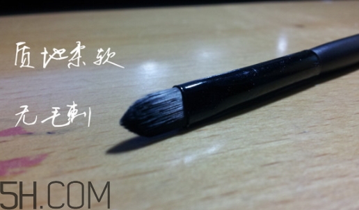 唇刷怎么用？唇刷怎么蘸取口紅