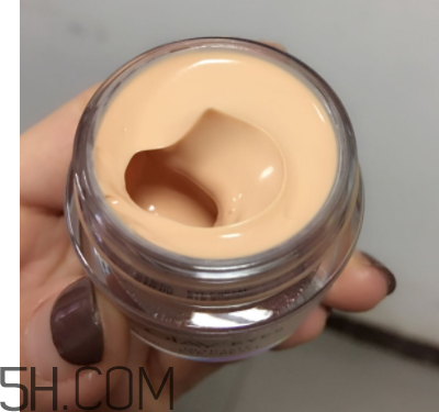 Olay素顏眼霜油不油？適合什么膚質(zhì)？
