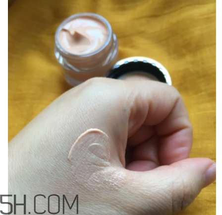 Olay素顏眼霜油不油？適合什么膚質(zhì)？