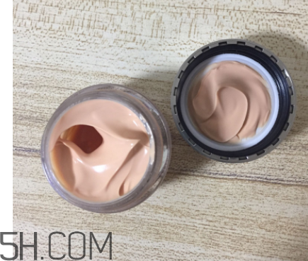 Olay素顏眼霜油不油？適合什么膚質(zhì)？