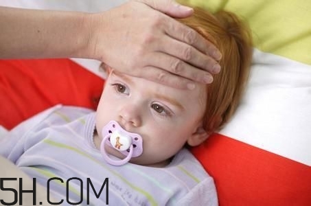 小兒肺炎的癥狀表現有哪些？小兒肺炎應該怎么治療？