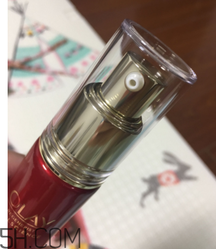 Olay小臉精華露是乳液嗎？用在哪一個(gè)步驟？