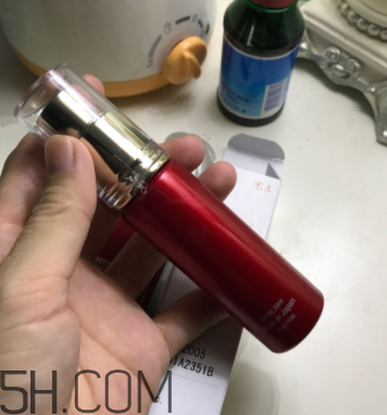 Olay小臉精華露適合什么季節(jié)用？什么膚質(zhì)？