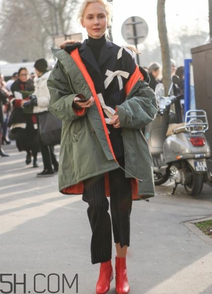 穿短靴怎么配衣服好看？短靴搭配什么上衣？