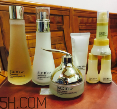 SUM37時(shí)光肌底套盒有什么？適合什么膚質(zhì)？
