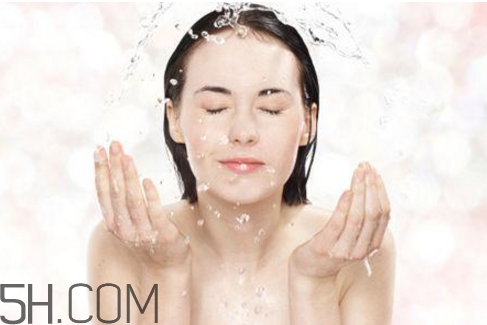 素顏霜v7真的不用卸妝嗎？卸妝時(shí)水溫要注意什么？
