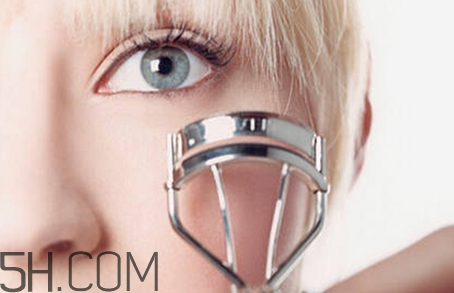 不卸妝睡覺(jué)的危害有哪些？好用的卸妝濕巾推薦