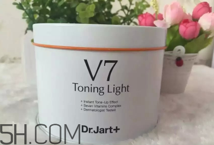 素顏霜v7真的不用卸妝嗎？卸妝時(shí)水溫要注意什么？