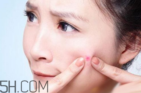 不卸妝睡覺(jué)的危害有哪些？好用的卸妝濕巾推薦