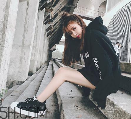 黑色衣服被漂白水弄壞怎么復(fù)原？黑色衣服被84燒黃了怎么辦？