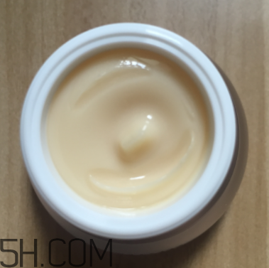 sum37魔法眼霜油不油？油皮能用嗎？