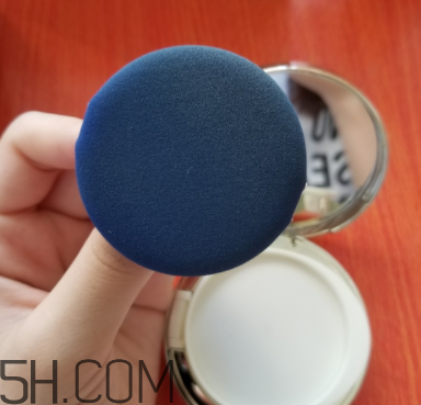 sum37空氣感氣墊霜浮粉嗎？適合油皮嗎？