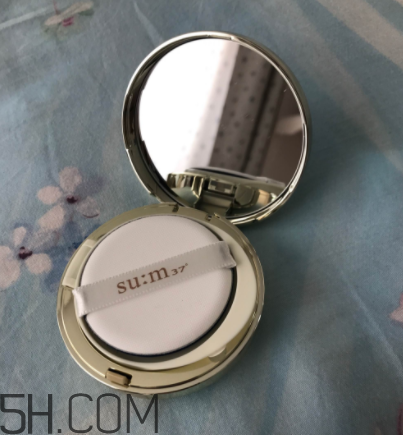 sum37空氣感氣墊霜浮粉嗎？適合油皮嗎？