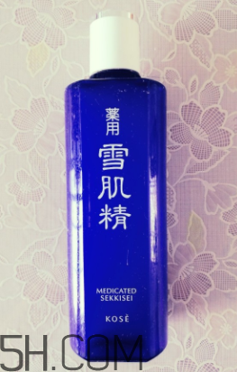 雪肌精化妝水適合干皮嗎？適合痘肌嗎？