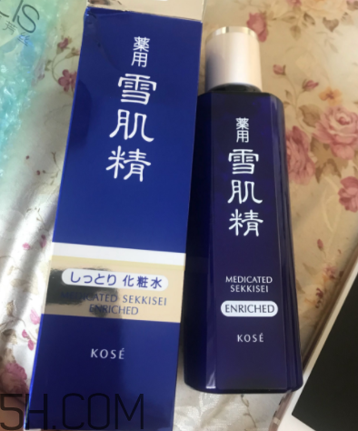 雪肌精化妝水盈潤(rùn)型是清潔水嗎？能美白嗎？