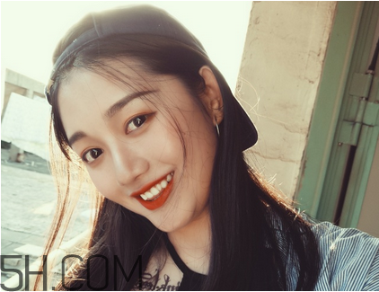 中午睡覺(jué)要卸妝嗎？怎么避免帶妝睡覺(jué)的危害？