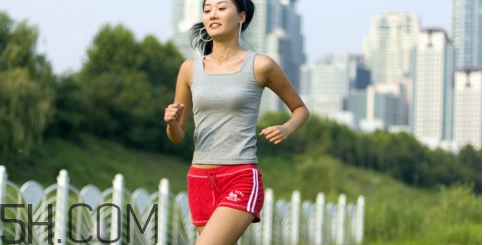臉部卸妝可以用來卸眼妝嗎？跑步前需要卸妝嗎？