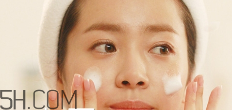 敏感肌膚用什么卸妝產(chǎn)品？臉上有紅血絲用什么卸妝？