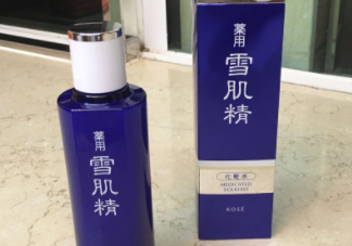 雪肌精化妝水盈潤型成分是什么？會使皮膚變薄嗎？