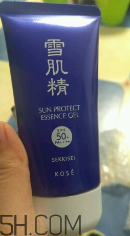 雪肌精防曬啫喱是化學(xué)防曬嗎？有刺激嗎？